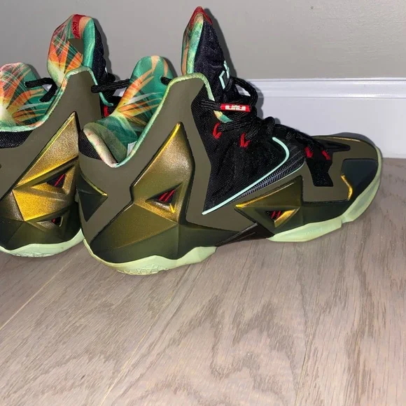 Lebron XI - Picture 10 of 16